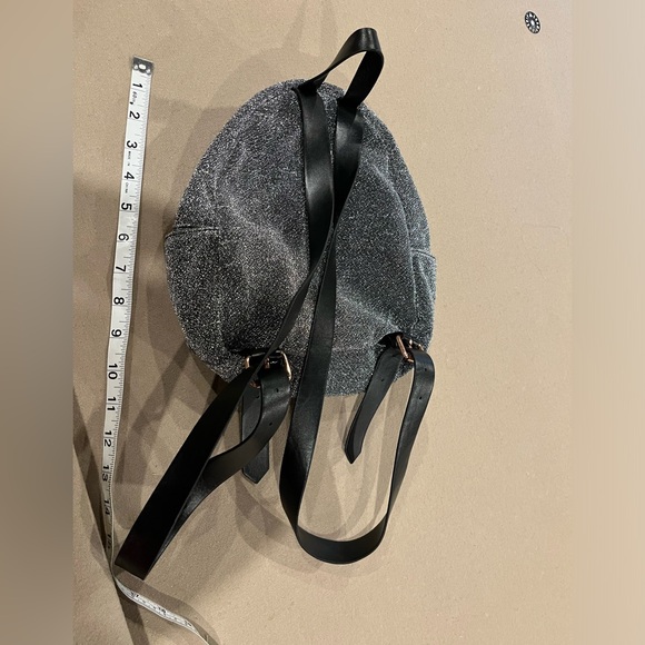 3/$30 American Eagle sparkly mini backpack with rose gold hardware - Picture 5 of 10